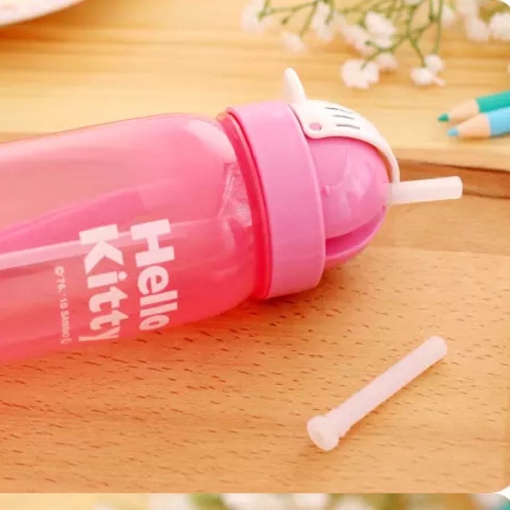 ⭐️Hello kitty water bottle - Picture 4 of 8